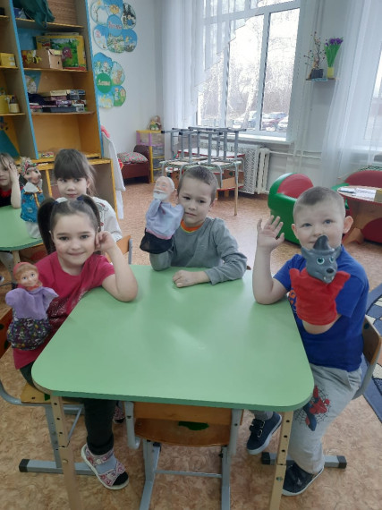 Воспитанники детского сада поставили сказку "Волк -грязнуля".